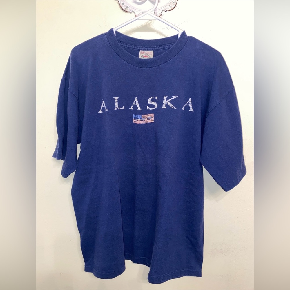 Single stitch vintage Alaska T-shirt. 100% cotton